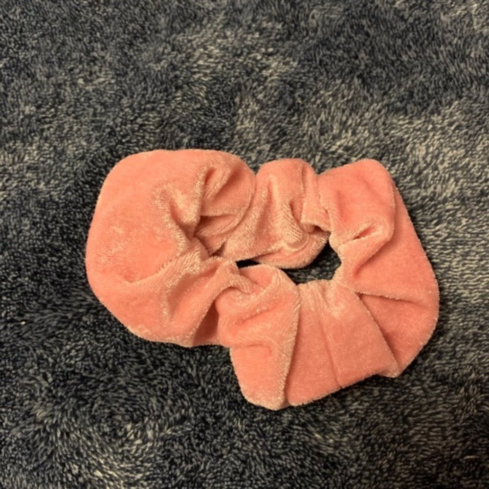 Scrunchie - Picture 3 of 4